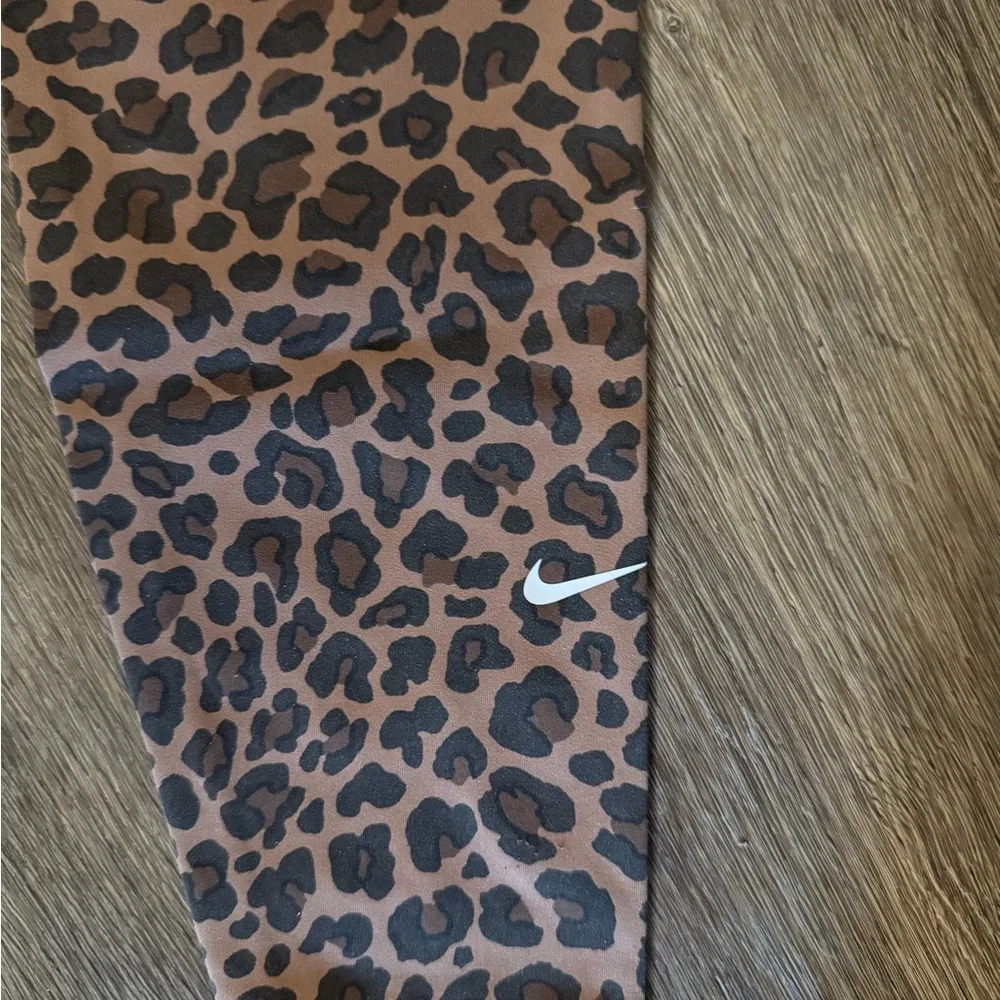 Nike Brown Leopard Print Leggings - Picture 2 of 4